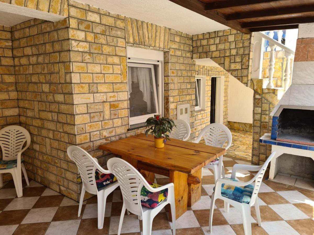 Apartments Tuka Near The Beach فير المظهر الخارجي الصورة